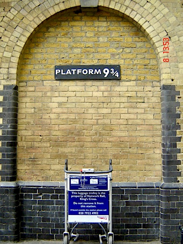 plataforma 9 e 3/4 na estação de Kings Cross do metrô de Londres