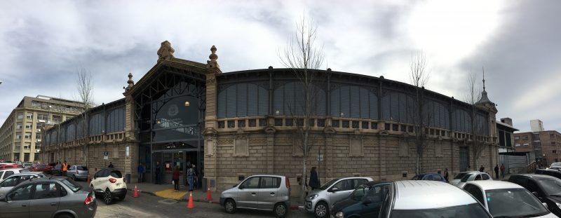 Foto da fachada do Mercado Agrícola em Montevidéu viagem de carro pelo Uruguai