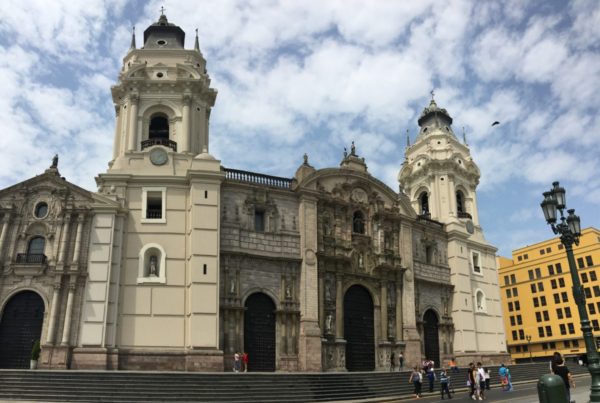 foto da catedral de lima roteiro em Lima