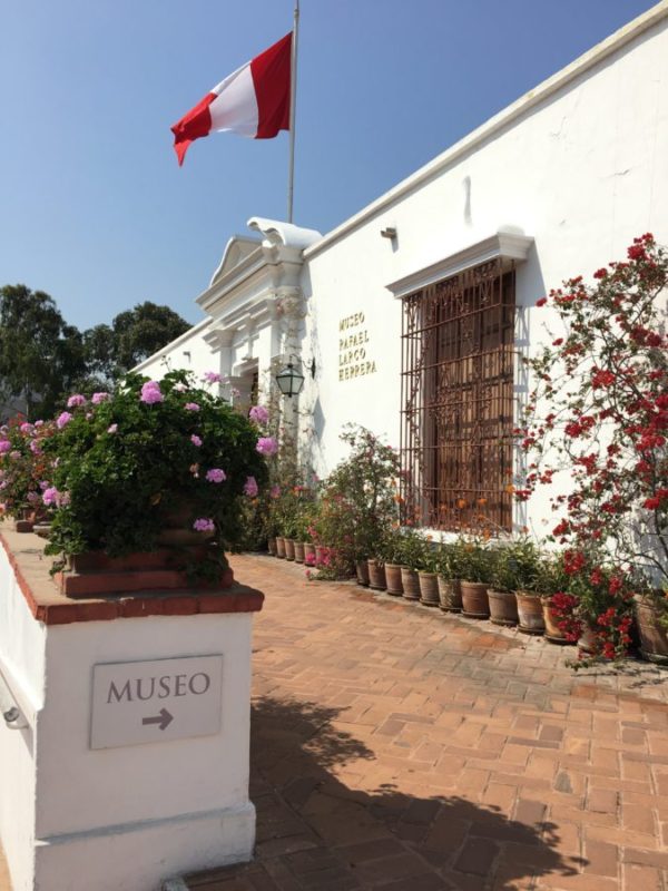 foto da entrada do Museo Larco no roteiro em Lima