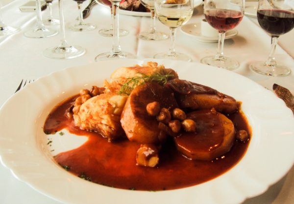 foto de prato de bacalhau do restaurante da Bodega Bouza em montevidéu viagem de carro pelo Uruguai