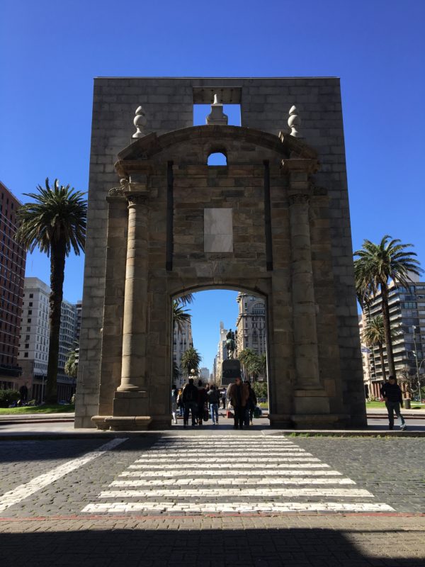 Foto da Puerta de la Ciudadela em Montevidéu no Uruguai