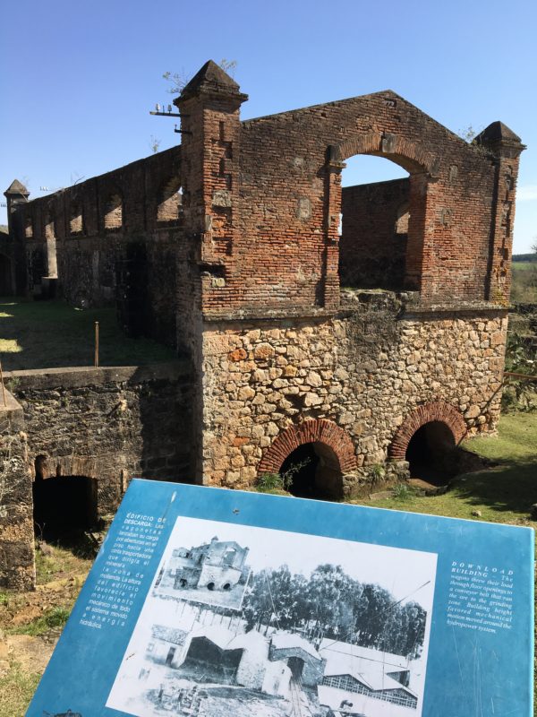 Foto das ruínas da Represa Cuñapiru viagem de carro pelo Uruguai