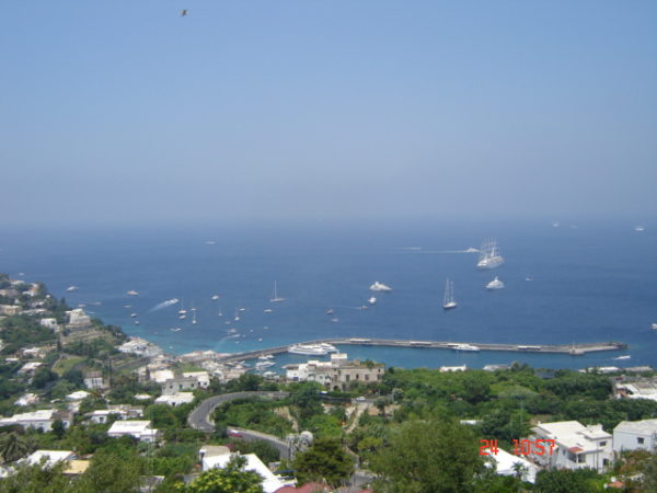 foto de Capri vista do alto mochilão pela Itália
