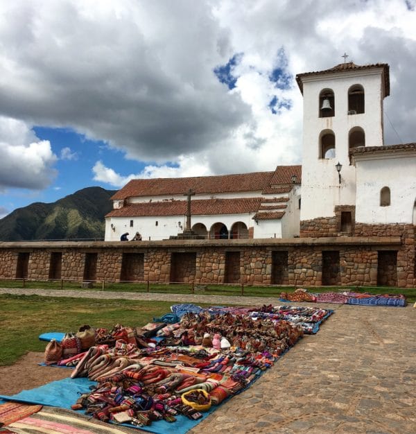 Foto do centro histórico de Chinchero no Valle Sagrado viajar para o Peru