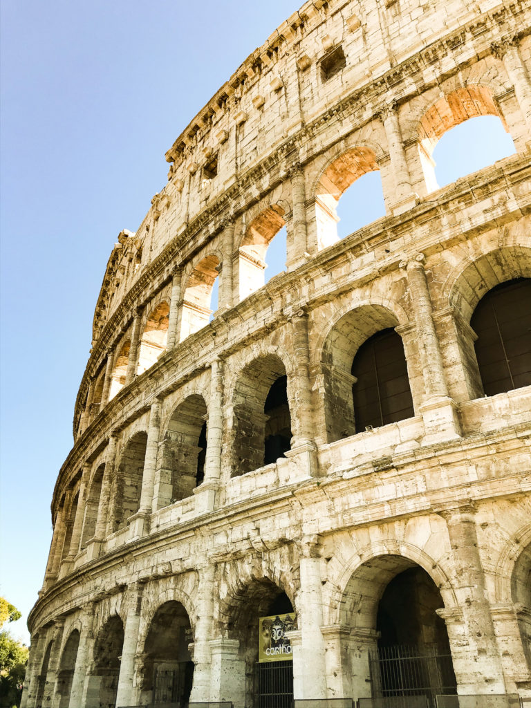 foto do Coliseu em Roma viajar pela Itália