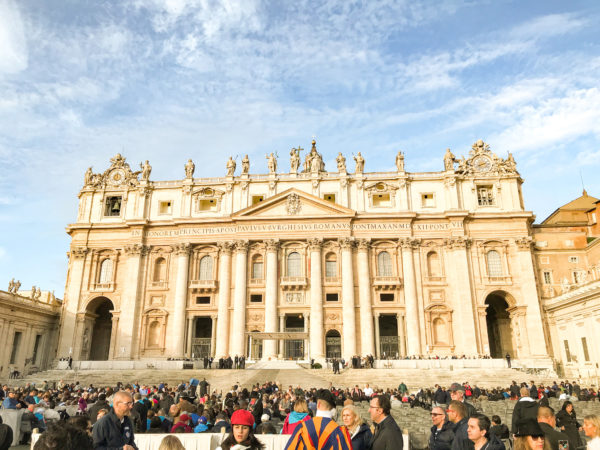 foto da Basilica di San Pietro no Vaticano para viajar sem sair de casa