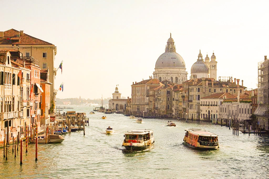 Foto do Grande Canal em Veneza na Itália para viajar sem sair de casa