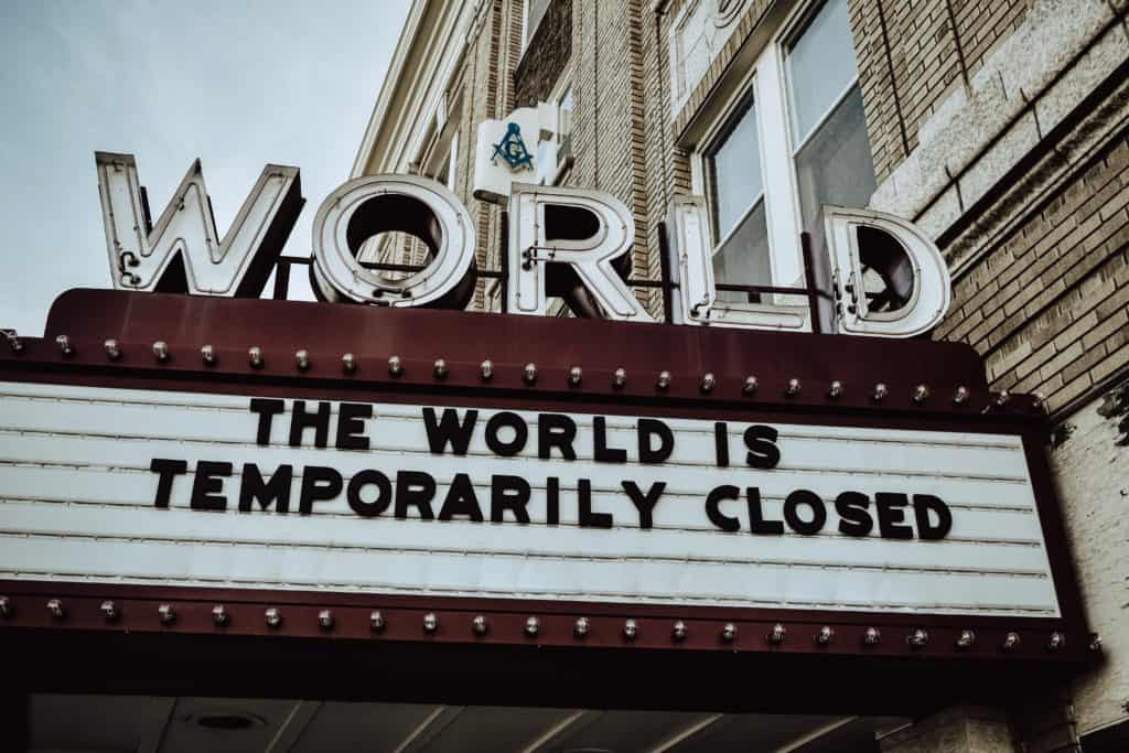 foto de fachada de cinema fechado dicas para viajantes em quarentena