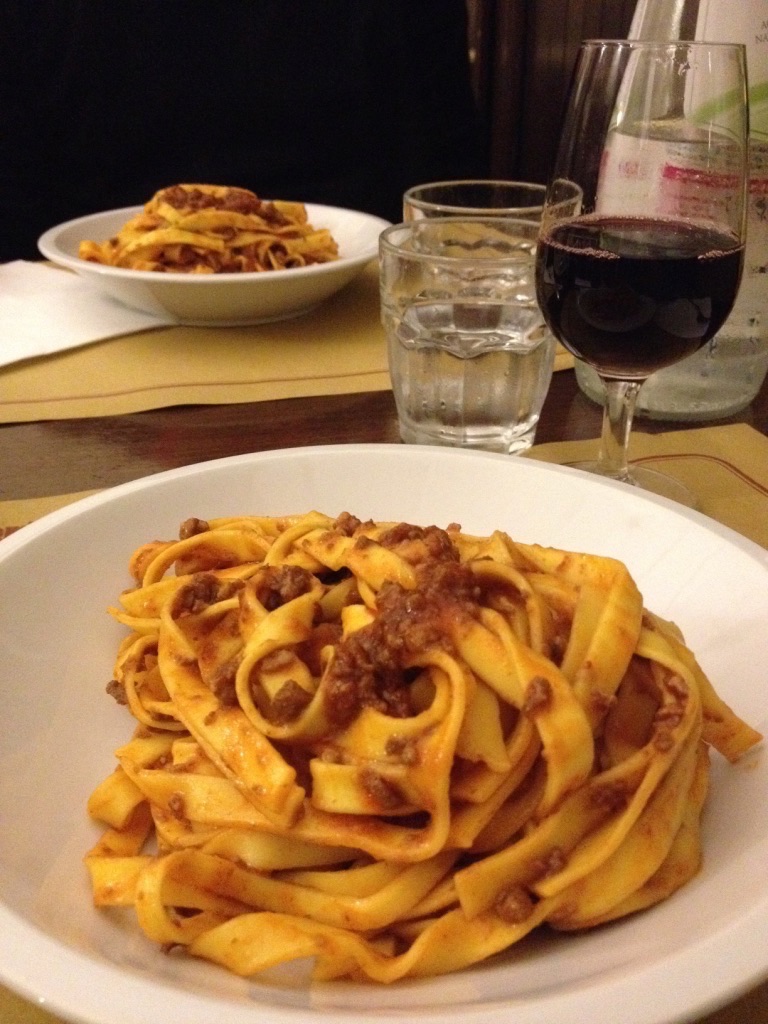 imagem de tagliatele al ragù em Bolonha na Itália em séries sobre gastronomia